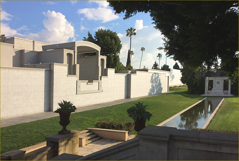 , Nichos Crematorios, Parcelas Crematorias, Arboles Vivientes, y Jardines de Esparción