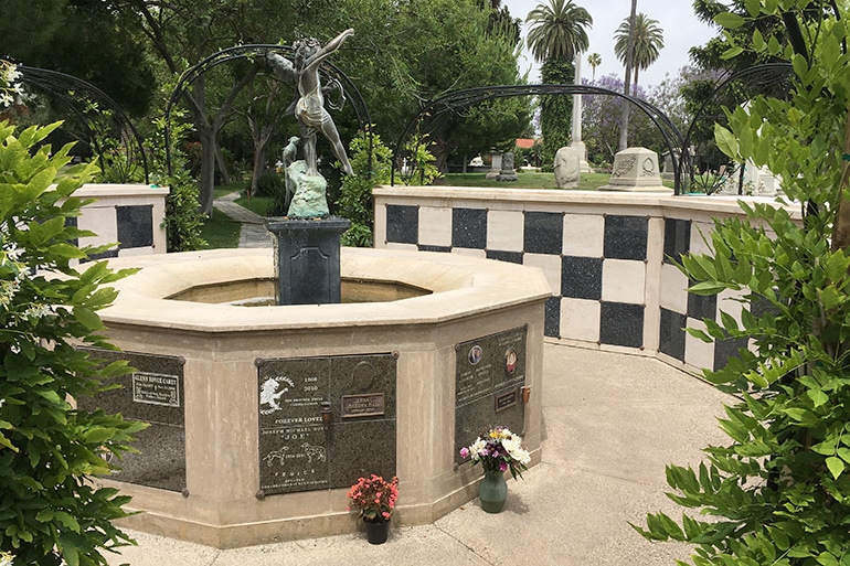 , Nichos Crematorios, Parcelas Crematorias, Arboles Vivientes, y Jardines de Esparción